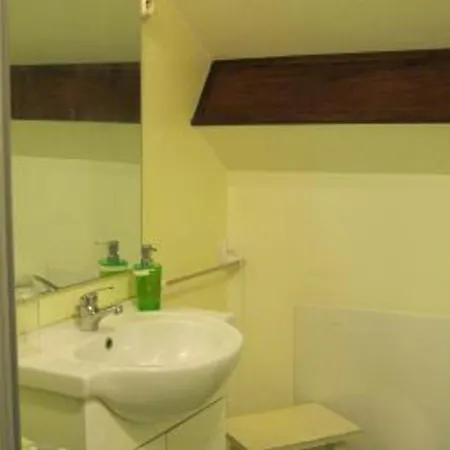 Pavillon Avec Cheminee Et Balcon, Dans Un Village Fleuri Et Calme - Fr-1-585-120 3*