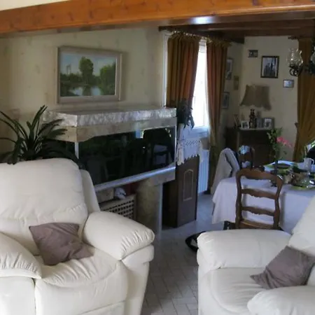 Pavillon Avec Cheminee Et Balcon, Dans Un Village Fleuri Et Calme - Fr-1-585-120 3*